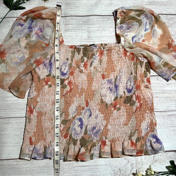 EXPRESS Floral Puff Sleeve Smocked Top - Picture 13 of 16
